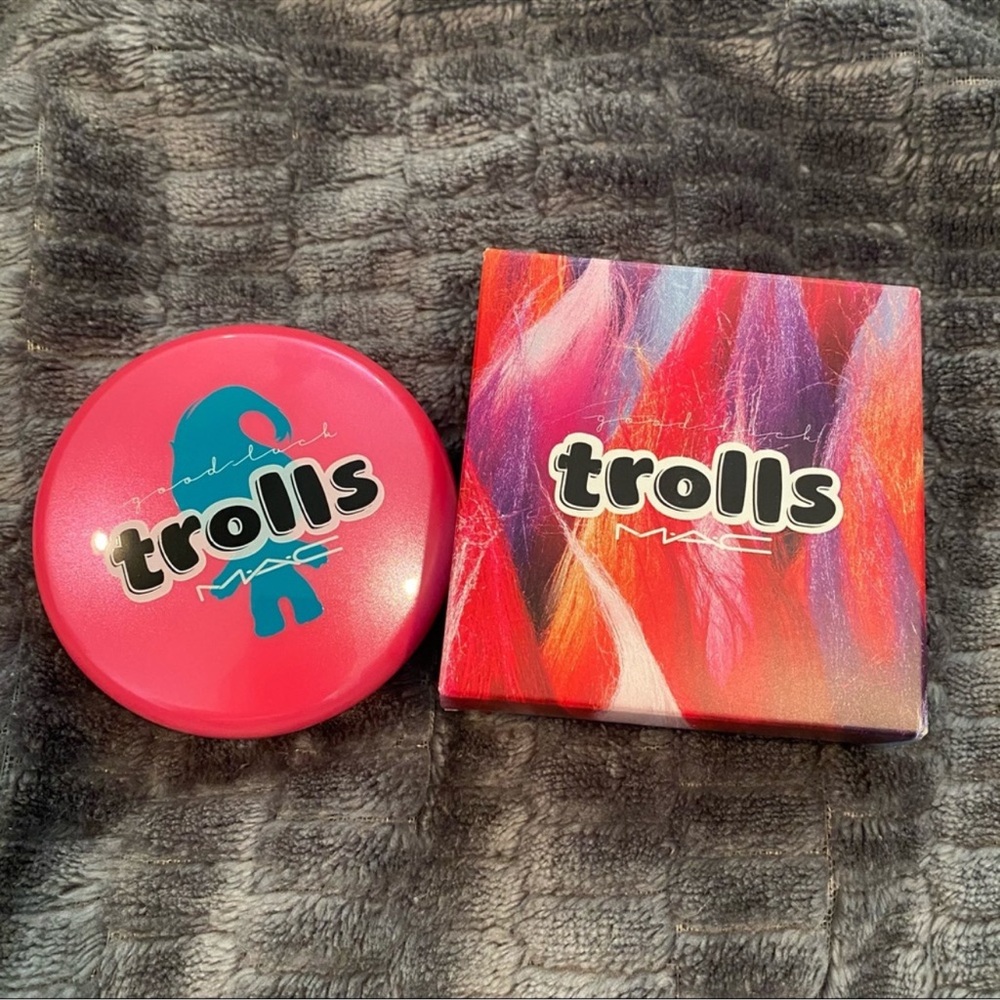 MAC Cosmetics x Trolls: Beauty Powder in Play It Proper: Brand New! 💜🩷 - Picture 3 of 5